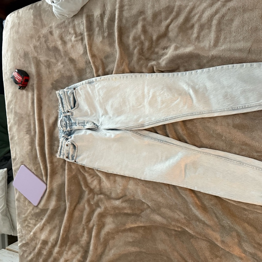 Abercrombie & Fitch Light Wash Mom Jeans Curve Love